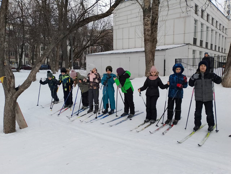 Сайт школы 2072. Лыжи весной. Класс на лыжах. Погода для лыж в школе.